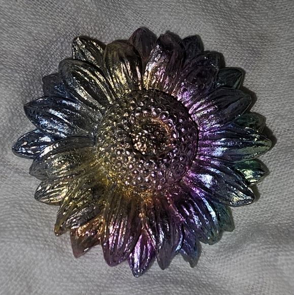 47mm Bismuth Sunflower carving, New! - Picture 3 of 4